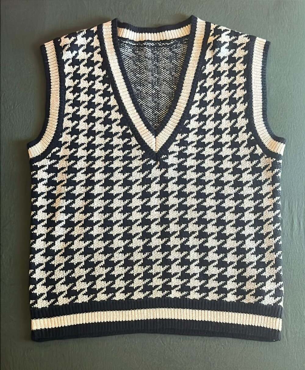 SHEIN Houndstooth V-Neck Sweater Vest Size S